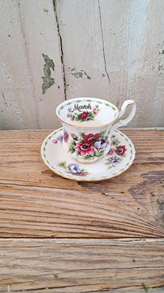 Magnolia - Country & Brocante - TAZZA ROYAL ALBERT DA THE MARZO 1 TAZZA ROYAL ALBERT DA THE MARZO
