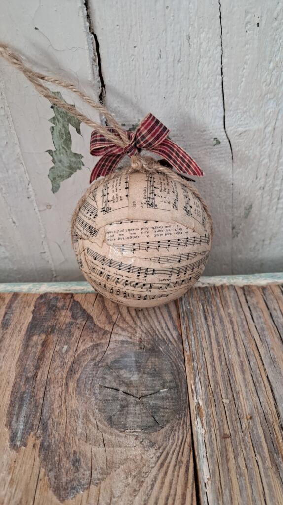Magnolia - Country & Brocante - PALLINA CON CARTA MUSICALE 2 PALLINA CON CARTA MUSICALE - immagine 2