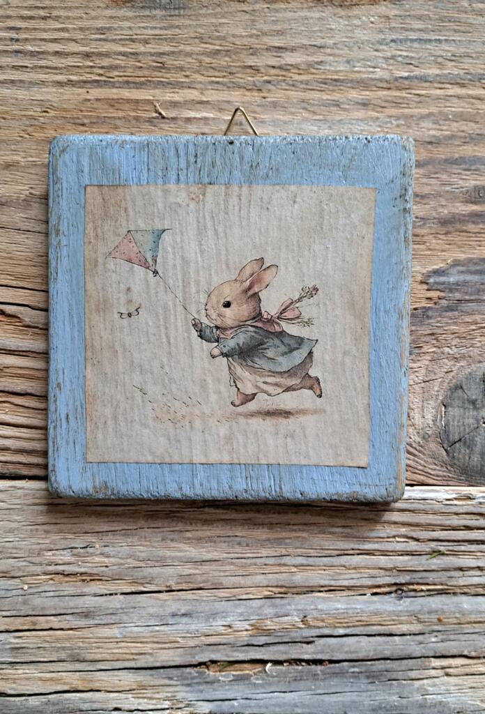 Magnolia - Country & Brocante - QUADRETTO CONIGLIETTO AZZURRO 1 QUADRETTO CONIGLIETTO AZZURRO