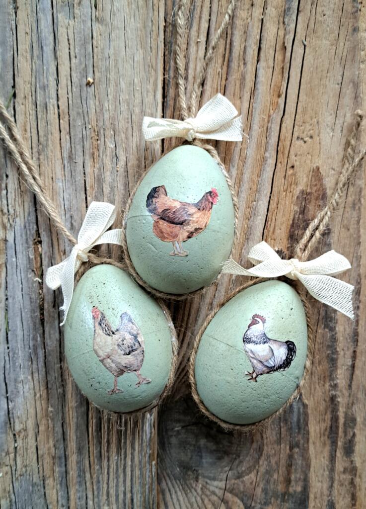 Magnolia - Country & Brocante - OVETTO VERDE ACQUA CON GALLINE 1 OVETTO VERDE ACQUA CON GALLINE