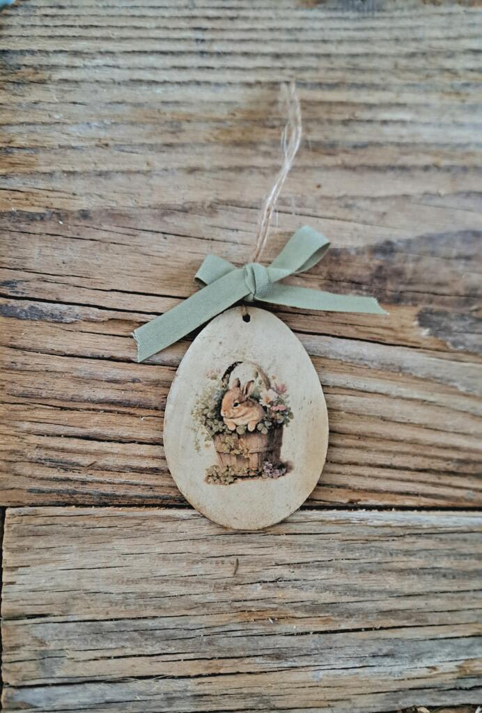 Magnolia - Country & Brocante - OVETTO IN LEGNO CON CONIGLIO 1 OVETTO IN LEGNO CON CONIGLIO