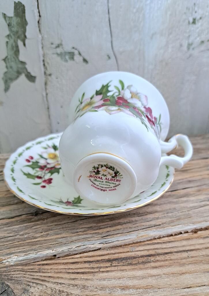 Magnolia - Country & Brocante - TAZZA ROYAL ALBERT DA THE DICEMBRE 2 TAZZA ROYAL ALBERT DA THE DICEMBRE - immagine 2