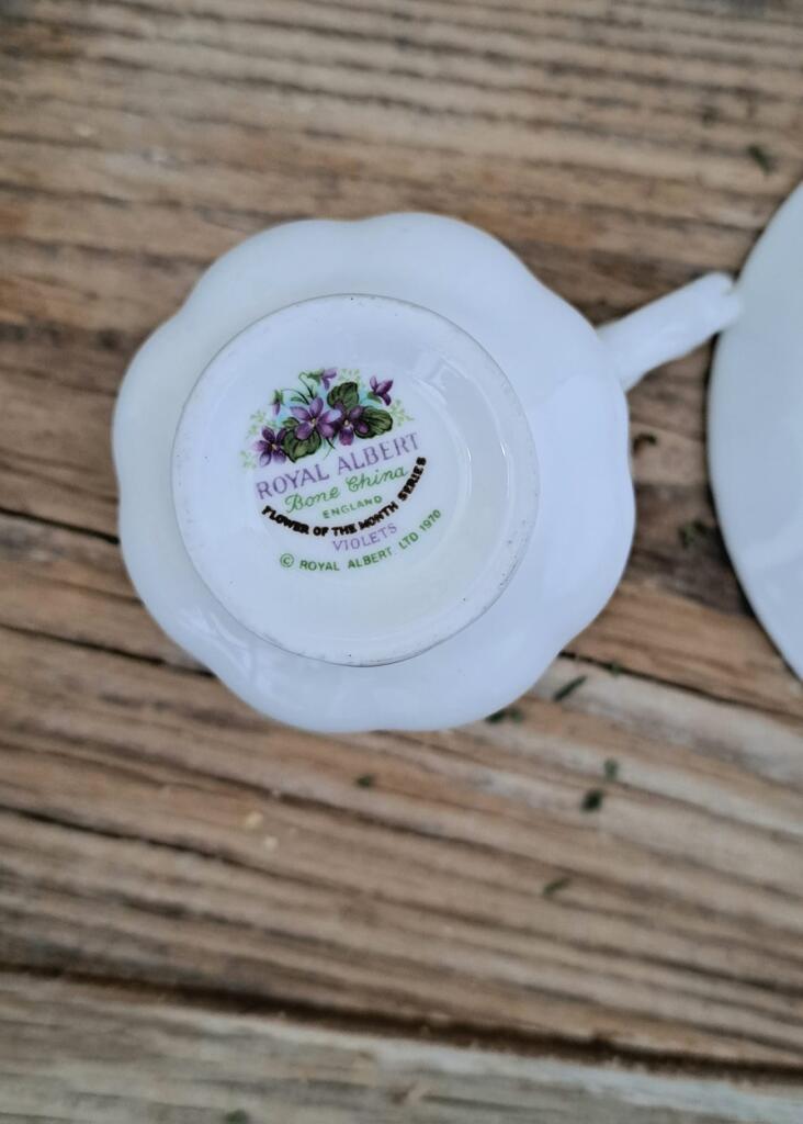 Magnolia - Country & Brocante - TAZZA ROYAL ALBERT DA CAFFE' FEBBRAIO 3 TAZZA ROYAL ALBERT DA CAFFE' FEBBRAIO - immagine 3