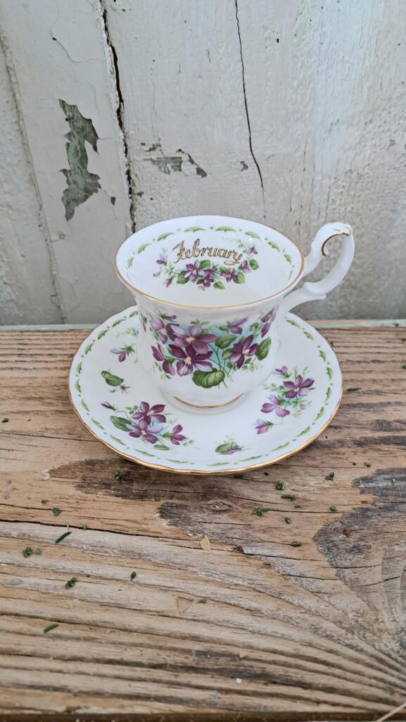 Magnolia - Country & Brocante - TAZZA ROYAL ALBERT DA CAFFE' FEBBRAIO 1 TAZZA ROYAL ALBERT DA CAFFE' FEBBRAIO