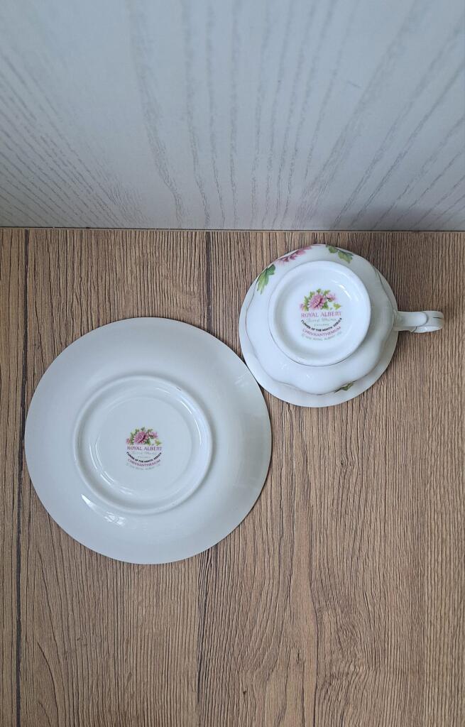 Magnolia - Country & Brocante - TAZZA ROYAL ALBERT DA THE NOVEMBRE 2 TAZZA ROYAL ALBERT DA THE NOVEMBRE - immagine 2