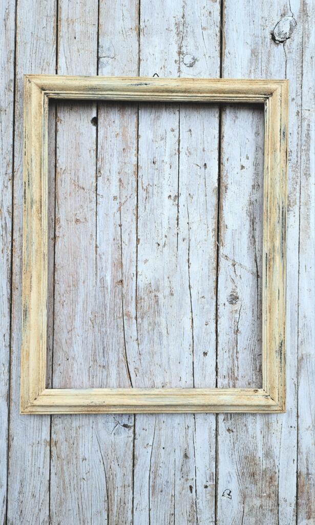 Magnolia - Country & Brocante - VECCHIA CORNICE BIANCA 1 VECCHIA CORNICE BIANCA