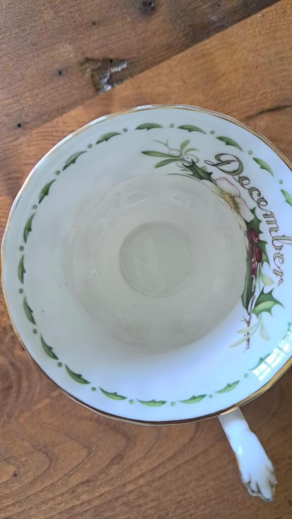 Magnolia - Country & Brocante - TAZZA ROYAL ALBERT DA THE DICEMBRE 3 TAZZA ROYAL ALBERT DA THE DICEMBRE - immagine 3