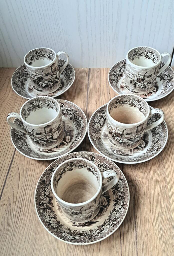 Magnolia - Country & Brocante - TAZZE INGLESI CON PIATTINO WEDGWOOD 1 TAZZE INGLESI CON PIATTINO WEDGWOOD