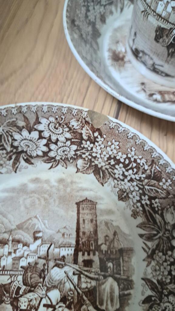 Magnolia - Country & Brocante - TAZZE INGLESI CON PIATTINO WEDGWOOD 2 TAZZE INGLESI CON PIATTINO WEDGWOOD - immagine 2