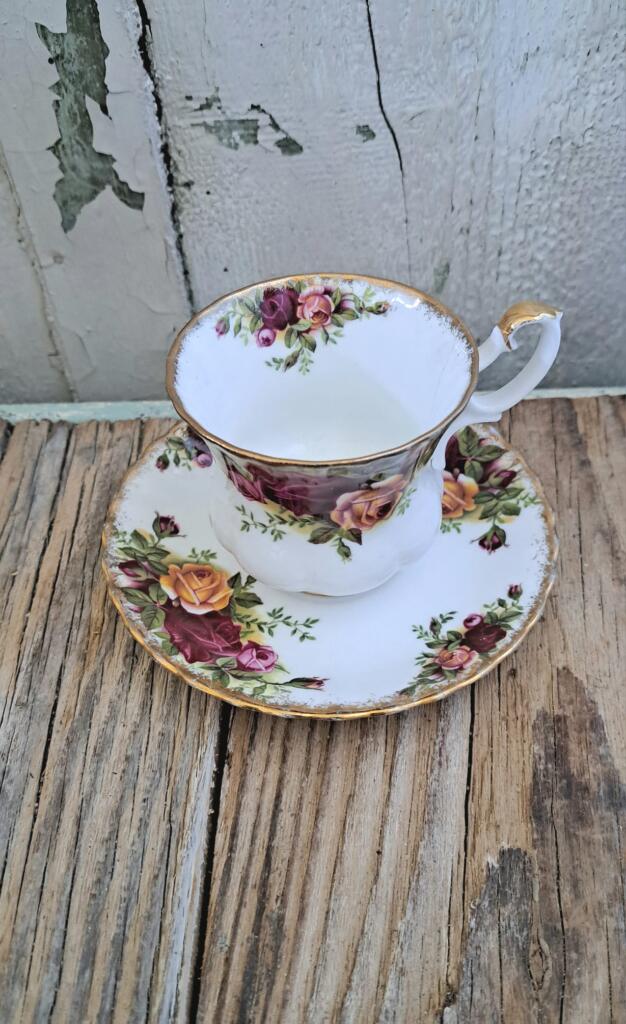 Magnolia - Country & Brocante - TAZZA DA CAFFE' ROYAL ALBERT OLD COUNTRY ROSES 1 TAZZA DA CAFFE' ROYAL ALBERT OLD COUNTRY ROSES