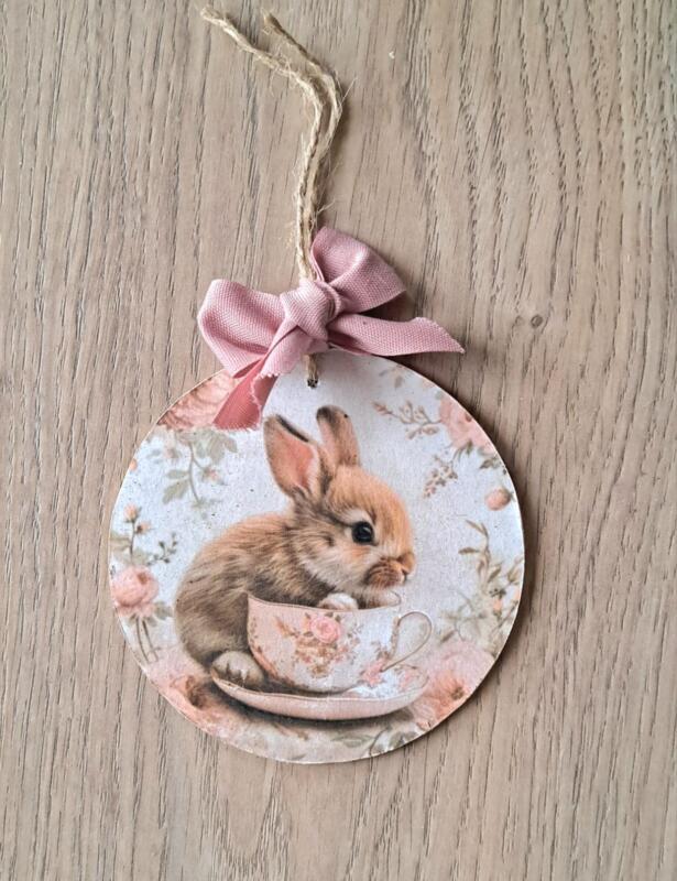 DECORAZIONE IN LEGNO CON CONIGLIO