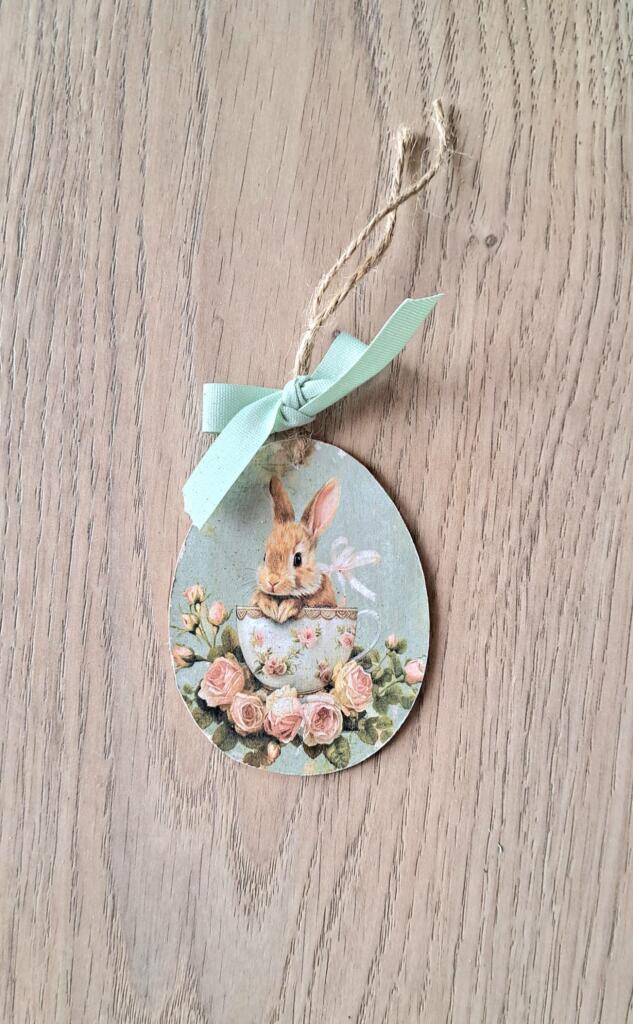 Magnolia - Country & Brocante - OVETTO IN LEGNO CON CONIGLIO 1 OVETTO IN LEGNO CON CONIGLIO