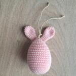 OVETTO CROCHET ROSA CON ORECCHIE