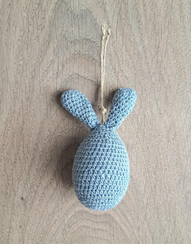 OVETTO CROCHET AZZURRO CON ORECCHIE