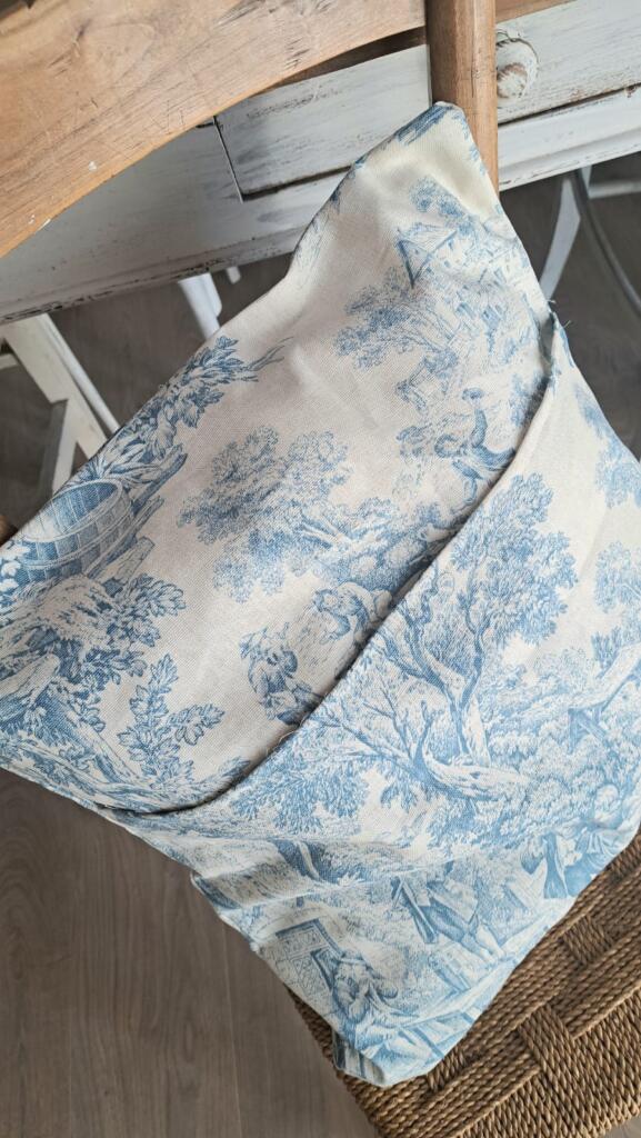 Magnolia - Country & Brocante - CUSCINO TOILE DE JOUY AZZURRO 2 CUSCINO TOILE DE JOUY AZZURRO - immagine 2