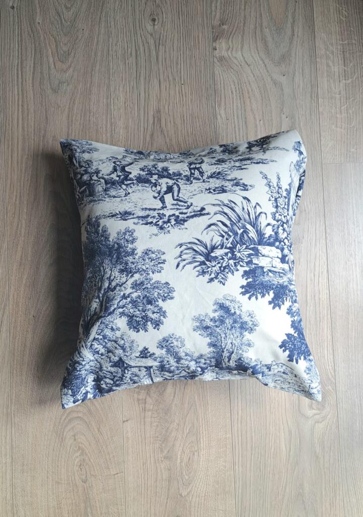 Magnolia - Country & Brocante - CUSCINO TOILE DE JOUY BLU 1 CUSCINO TOILE DE JOUY BLU
