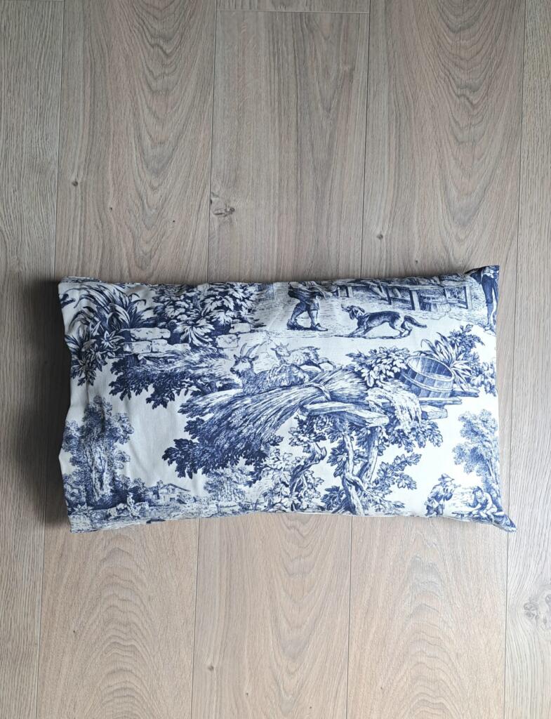 Magnolia - Country & Brocante - CUSCINO TOILE DE JOUY BLU RETTANGOLARE 1 CUSCINO TOILE DE JOUY BLU RETTANGOLARE