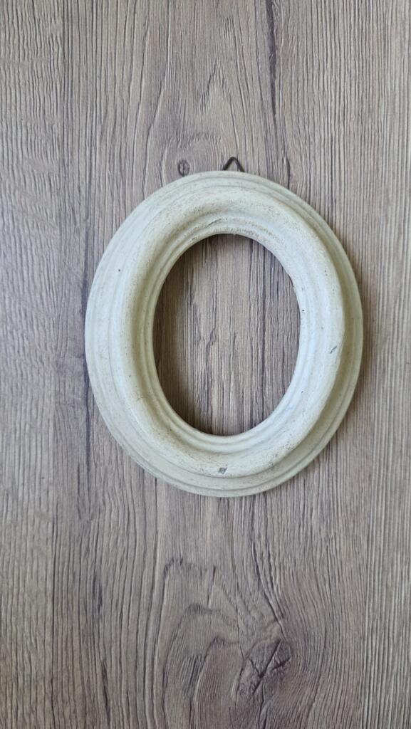 Magnolia - Country & Brocante - VECCHIA CORNICE OVALE BIANCA 1 VECCHIA CORNICE OVALE BIANCA