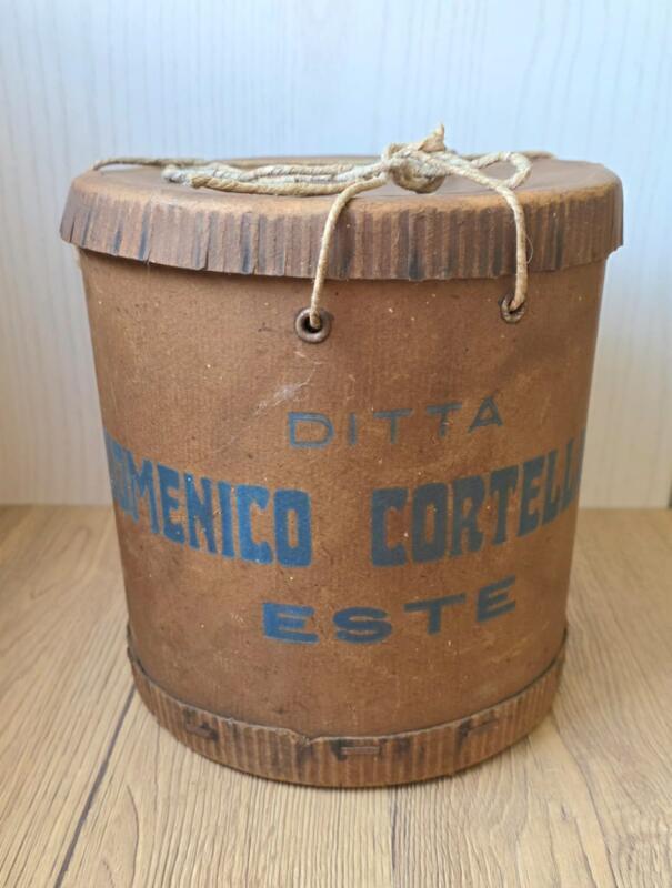VECCHIA SCATOLA DI CARTONE